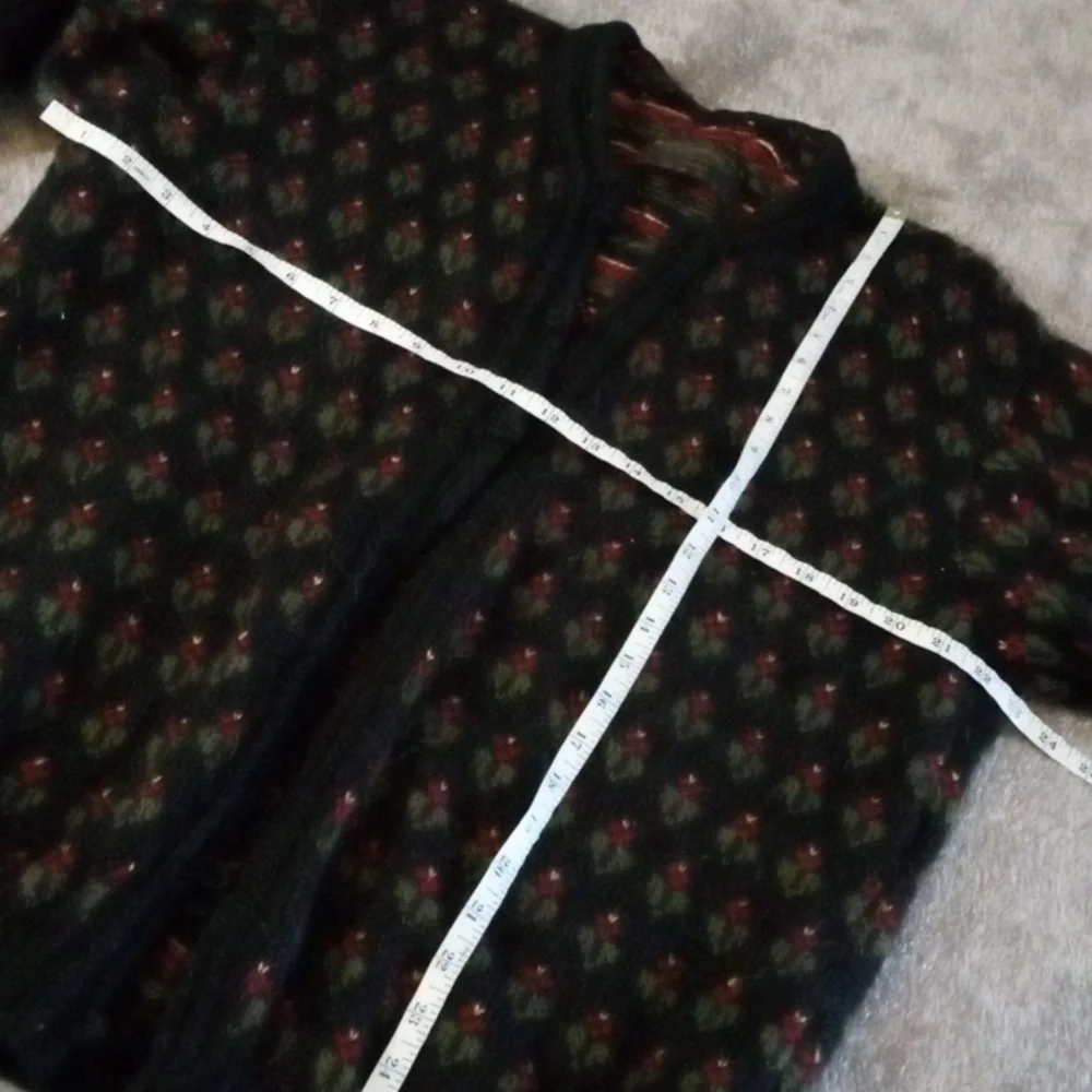 Vitabella Norway mohair Christmas cactus sweater **missing buttons** - Picture 5 of 8